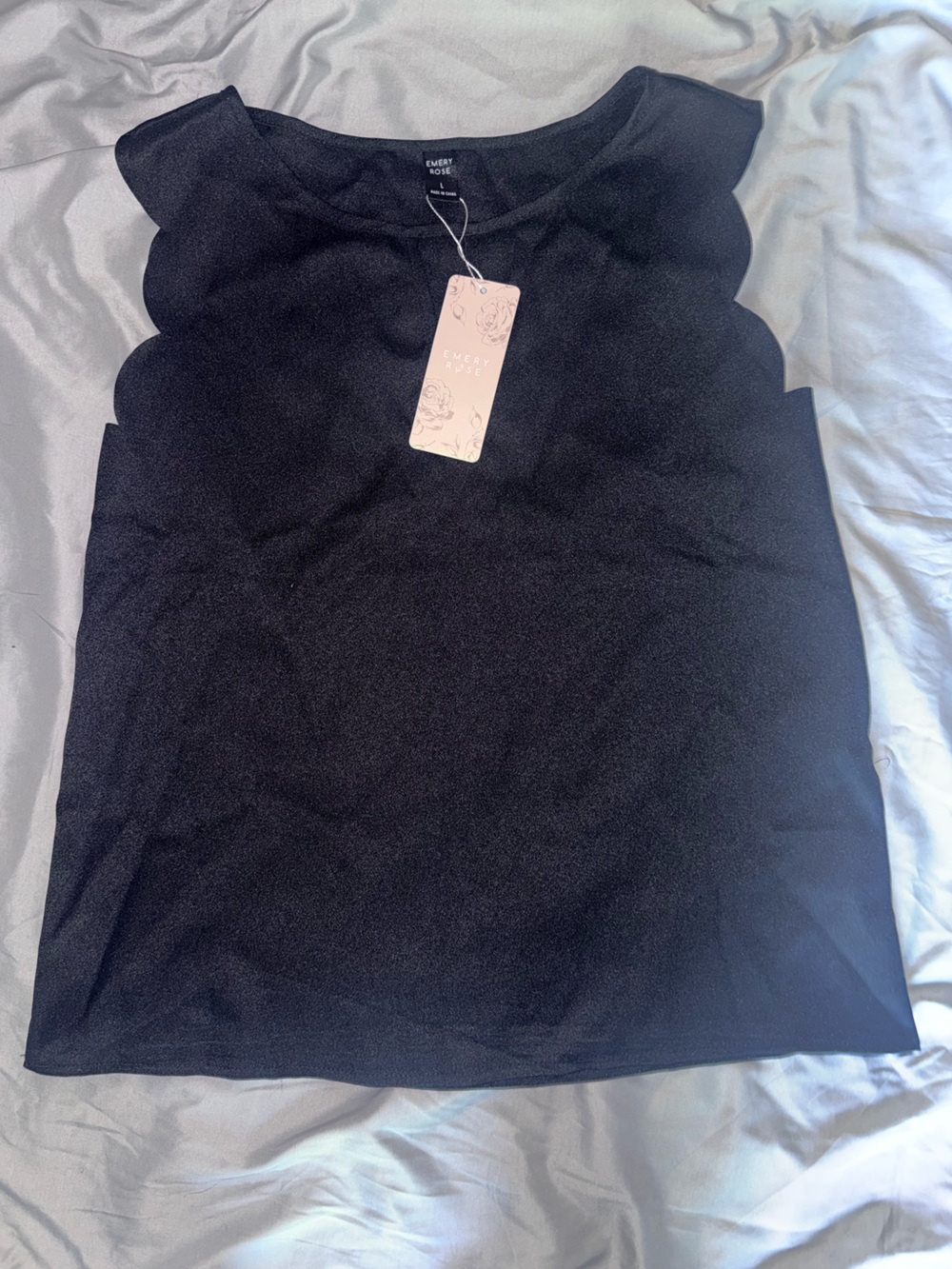 NWT Black Cami Tank with Scalloped Sleeves – Women’s Size Large